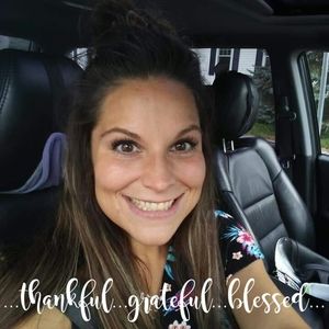 Meet your Posher, Leea